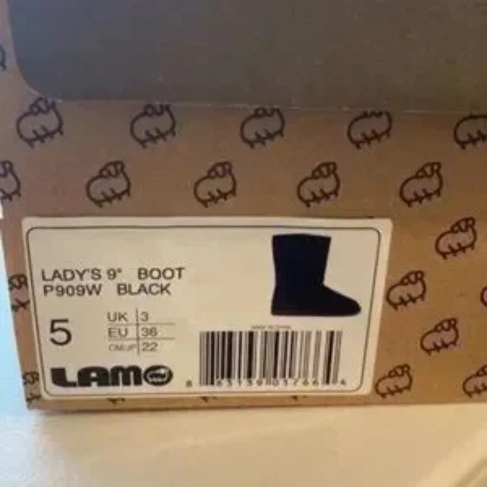 Lamo Classic 9 inch Black Boot Collection - Size 5